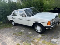 Weiß Gebraucht 1982 Mercedes 200 Limousine | 14.000 €