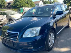 Blau Gebraucht 2005 Toyota Avensis Kombi | 2.999 € (Etwas zu teuer)