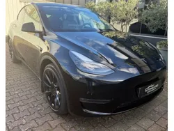 Solid black Gebraucht 2023 Tesla Model Y Long Range SUV | 38.650 € (Fairer Preis)
