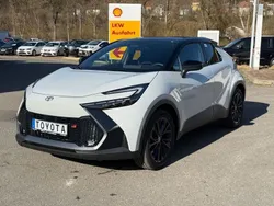 Dynamic grey Neu 2025 Toyota C-HR Sport SUV | 45.680 € (Teuer)