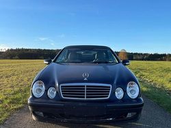Blau Gebraucht 2002 Mercedes CLK230 Cabrio | 1.400 €