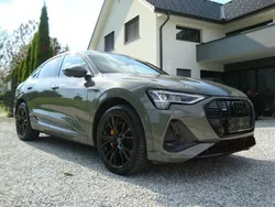 Grau Gebraucht 2022 Audi e-tron Black Edition SUV | 44.950 € (Fairer Preis)
