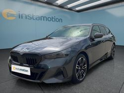 Grau Gebraucht 2024 BMW 540 Kombi | 68.149 €