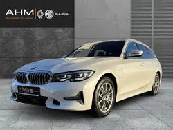 Weiss Gebraucht 2021 BMW 330e Luxury Line Kombi | 26.390 € (Guter Preis)
