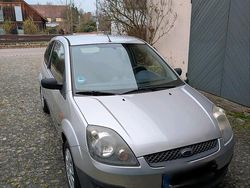 Silber Gebraucht 2006 Ford Fiesta Limousine | 850 € (Guter Preis)