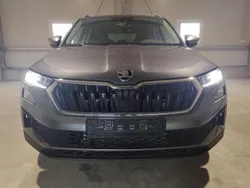 Graphitgrau metallic Neu 2025 Skoda Karoq Selection SUV | 31.079 € (Guter Preis)