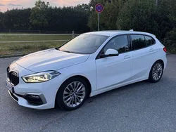 Weiß Gebraucht 2020 BMW 120 Luxury Line Kleinwagen | 24.500 € (Fairer Preis)