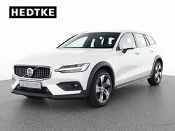 Weiß Gebraucht 2023 Volvo V60 CC Plus Kombi | 42.990 € (Fairer Preis)