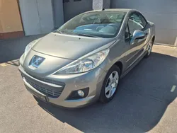 Grau Gebraucht 2009 Peugeot 207 CC Premium Cabrio | 3.990 € (Fairer Preis)
