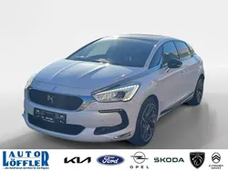 Lack weiß perlglänzend Gebraucht 2016 DS Automobiles DS5 Kleinwagen | 10.940 €