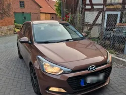 Braun Gebraucht 2017 Hyundai i20 Active Kleinwagen | 8.800 €