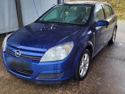 Blau Gebraucht 2004 Opel Astra Limousine | 1.550 € (Fairer Preis)