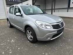 Grau Gebraucht 2011 Dacia Sandero Lauréate Kleinwagen | 2.990 € (Fairer Preis)