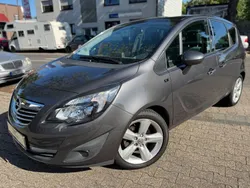 Grau Gebraucht 2011 Opel Meriva Innovation Van / Kleinbus | 4.390 € (Fairer Preis)