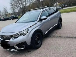 Grau Gebraucht 2019 Peugeot 5008 Allure Van / Kleinbus | 18.500 € (Etwas zu teuer)