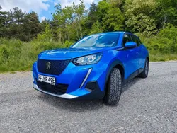 Blau Gebraucht 2021 Peugeot e-2008 Active SUV | 16.990 € (Guter Preis)