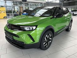 Ikone grün metallic Gebraucht 2024 Opel Mokka SUV | 20.490 € (Guter Preis)