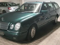Grün Gebraucht 1997 Mercedes E200 Elegance Kombi | 3.399 € (Fairer Preis)