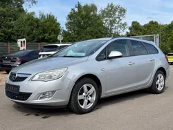 Silber Gebraucht 2011 Opel Astra Design Edition Kombi | 1.990 € (Fairer Preis)