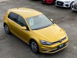 Gelb Gebraucht 2018 VW Golf VII Sound Kleinwagen | 12.490 € (Fairer Preis)