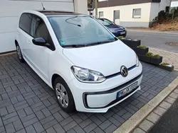 Weiß Gebraucht 2021 VW e-up! Kleinwagen | 13.300 € (Guter Preis)