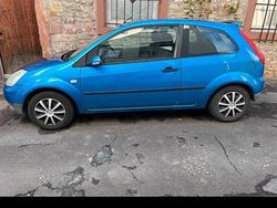 Blau Gebraucht 2004 Ford Fiesta Kleinwagen | 500 € (Fairer Preis)