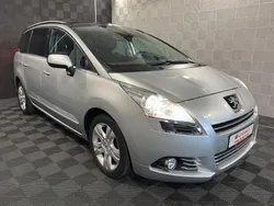 Grau Gebraucht 2013 Peugeot 5008 Platinum Van / Kleinbus | 3.950 € (Superpreis)
