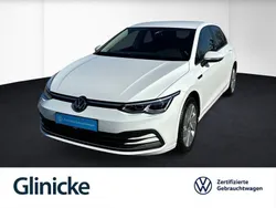 Weiß Gebraucht 2024 VW Golf VIII Style Limousine | 25.840 € (Superpreis)