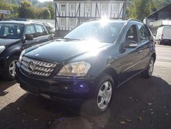 Schwarz unilack Gebraucht 2006 Mercedes ML320 SUV | 6.999 €