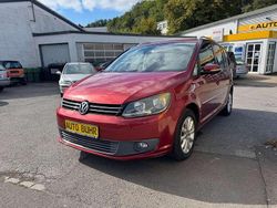 Wild cherry red metallic Gebraucht 2010 VW Touran Highline Van / Kleinbus | 7.900 € (Etwas zu teuer)
