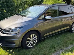 Grau Gebraucht 2016 VW Touran Comfortline Van / Kleinbus | 11.200 € (Teuer)