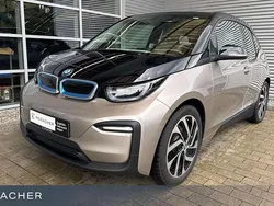 Kaschmirsilber metallic mit akz Gebraucht 2022 BMW i3 Kleinwagen | 19.990 € (Guter Preis)