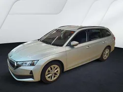 Silber Gebraucht 2024 Skoda Octavia Selection Kombi | 26.385 € (Guter Preis)