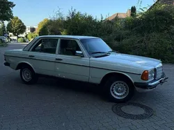 Weiß Gebraucht 1980 Mercedes E300 Limousine | 7.100 €