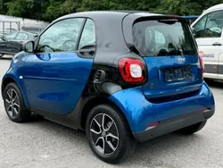 Schwarz Gebraucht 2021 Smart ForTwo Electric Drive Kleinwagen | 8.250 €