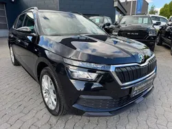 Schwarz magic perleffekt Gebraucht 2023 Skoda Kamiq Tour SUV | 21.990 € (Fairer Preis)