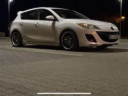 Weiß Gebraucht 2010 Mazda 3 Center-Line Limousine | 3.500 € (Superpreis)