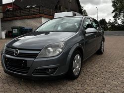 Grau Gebraucht 2004 Opel Astra Limousine | 2.290 € (Guter Preis)