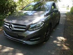 Grau Gebraucht 2015 Mercedes B180 Van / Kleinbus | 7.950 € (Fairer Preis)