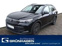 Deep black perleffekt/ Gebraucht 2024 VW Tiguan Life SUV | 39.980 € (Teuer)