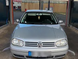Grau Gebraucht 2003 VW Golf IV Kleinwagen | 1.300 € (Fairer Preis)