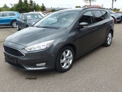 Grau Gebraucht 2016 Ford Focus Business Edition Limousine | 9.900 € (Fairer Preis)