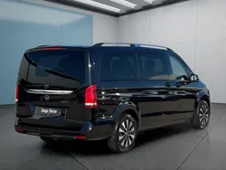 Schwarz Gebraucht 2024 Mercedes V250 Van / Kleinbus | 58.199 € (Fairer Preis)