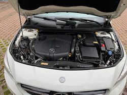 Weiß Gebraucht 2015 Mercedes 200 Kombi | 14.000 €