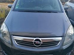 Grau Gebraucht 2009 Opel Zafira Van / Kleinbus | 2.130 € (Guter Preis)