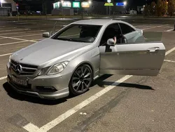 Silber Gebraucht 2011 Mercedes E250 Coupé | 12.000 €