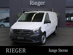 Weiß Gebraucht 2024 Mercedes Vito Van / Kleinbus | 33.939 € (Guter Preis)