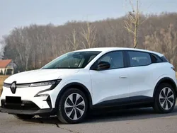 Weiß Gebraucht 2022 Renault Mégane Evolution Limousine | 29.000 € (Fairer Preis)