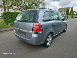 Grau Gebraucht 2007 Opel Zafira Van / Kleinbus | 2.200 €