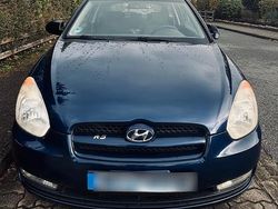 Blau Gebraucht 2007 Hyundai Accent Limousine | 1.990 €